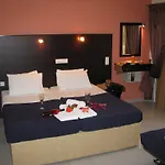 アパート Kokkinos