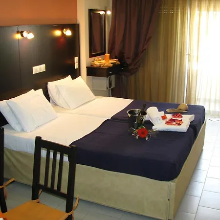 アパート Kokkinos