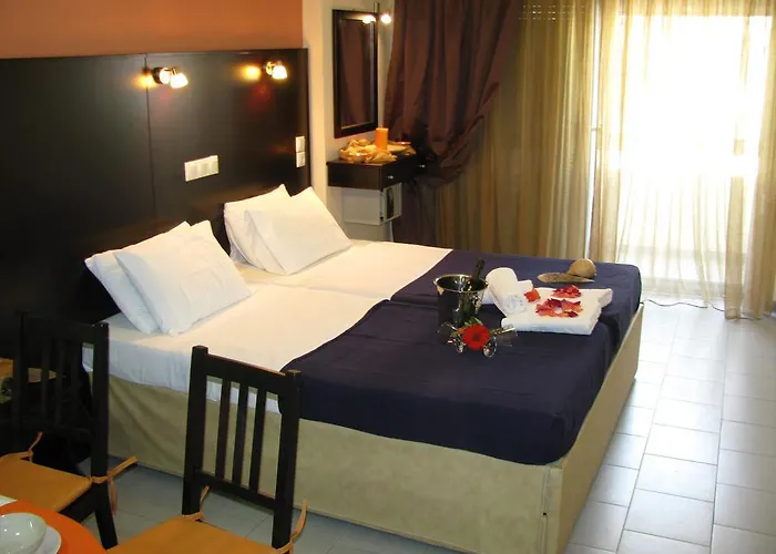 アパート Kokkinos